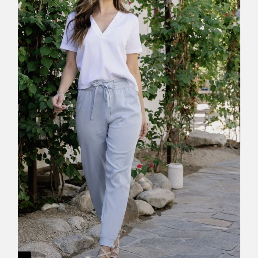 Women's Light Blue Travis Matthew Sunny Outlook NWT New Jogger Pants L